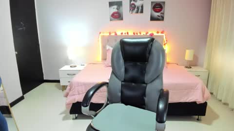 Snapshot of miss_cataleya__ chatting on 05/23/26, 11:25 Cataleya online show from 05/23/26, 11:25
