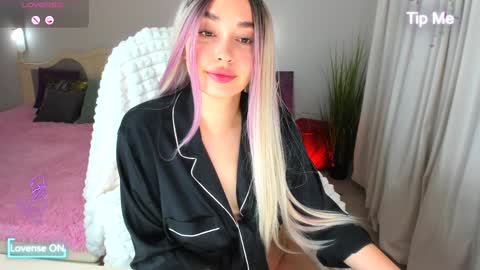 Snapshot of miss_elias chatting on 01/31/25, 04:17 Elia online show from 01/31/25, 04:17