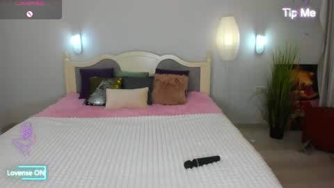 Snapshot of miss_elias chatting on 02/15/25, 08:11 Elia online show from 02/15/25, 08:11