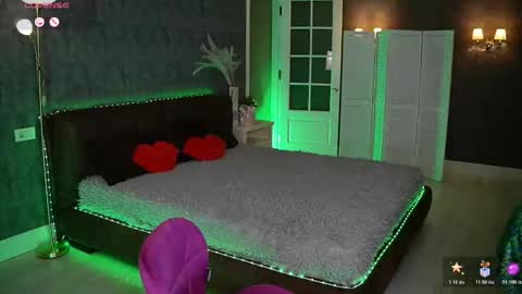 Snapshot of miss_elias chatting on 02/05/26, 12:15 Elia online show from 02/05/26, 12:15