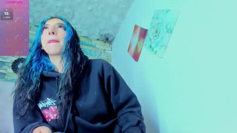 miss_evans_ online show from 10/06/25, 03:37