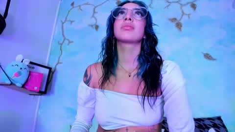 miss_evans_ online show from 04/23/26, 03:30