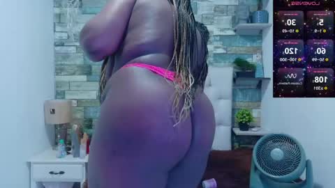 Snapshot of miss_evans_ chatting on 05/18/26, 01:39 miss_evans_ online show from 05/18/26, 01:39