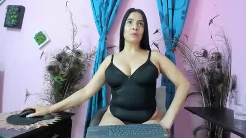 Monica Patricia online show from 10/19/25, 10:16