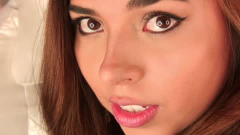  Elisabeth  IG galax xxia       online show from 01/07/25, 07:10