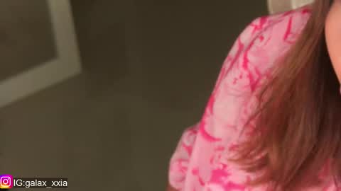  Elisabeth  IG galax xxia       online show from 02/14/25, 01:56