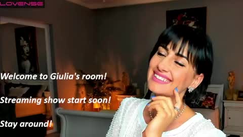 Miss Giulia online show from 04/19/26, 08:55