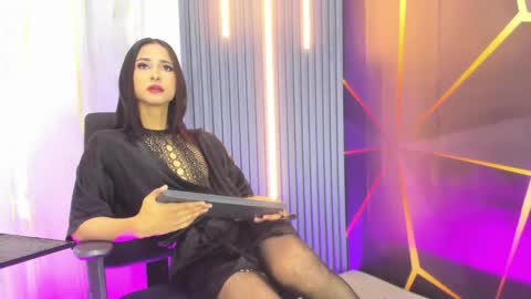 Snapshot of miss_isa19 chatting on 05/18/26, 12:22 miss_isa19 online show from 05/18/26, 12:22