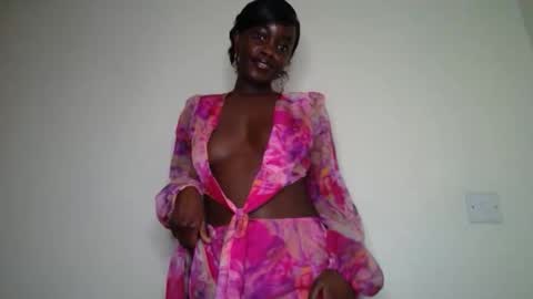 SensuElle  WHAT I DONT SHOW HERE... YOULL ONLY SEE IN PRIVATE  online show from 09/15/25, 06:35