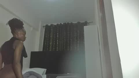 Miss Kiarrafit online show from 11/18/25, 07:57