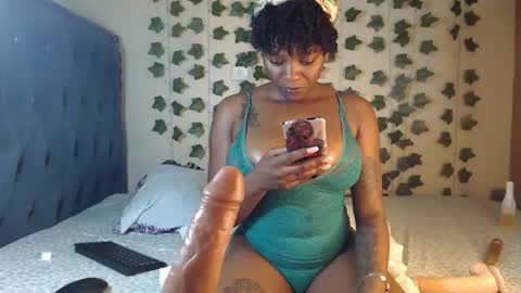 miss_kiiki online show from 12/05/24, 11:29