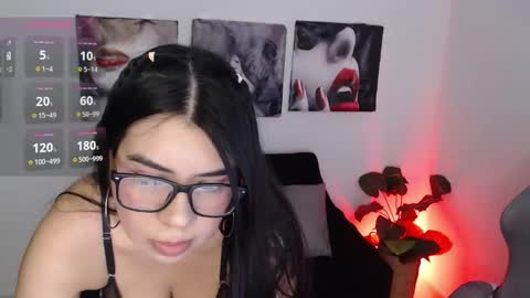 Snapshot of miss_laiila chatting on 03/22/26, 12:25 Laila online show from 03/22/26, 12:25