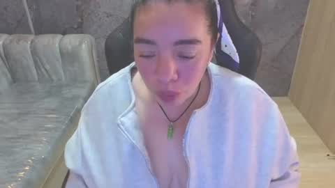 Snapshot of miss_lesly_cn chatting on 07/06/26, 03:03 miss_lesly_cn online show from 07/06/26, 03:03