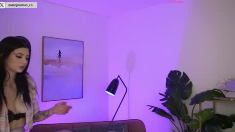 Alejandra online show from 11/14/25, 09:57