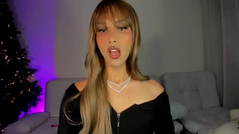 Snapshot of miss_myers chatting on 12/09/24, 12:12 Goddess Myers thumb up is important for me kisses online show from 12/09/24, 12:12