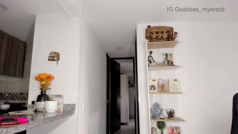 Snapshot of miss_myers chatting on 09/08/25, 10:20 Goddess Myers thumb up is important for me kisses online show from 09/08/25, 10:20