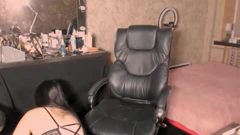 Leya online show from 10/31/25, 06:09