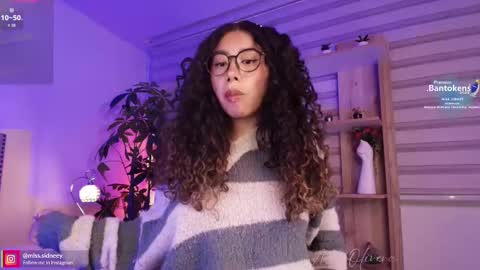 Amy Olivera online show from 10/08/25, 01:09