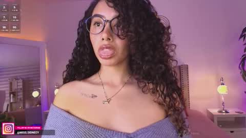 Amy Olivera online show from 12/03/25, 01:09