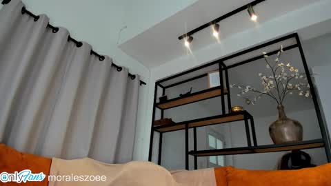 Zoee     online show from 10/06/25, 04:04