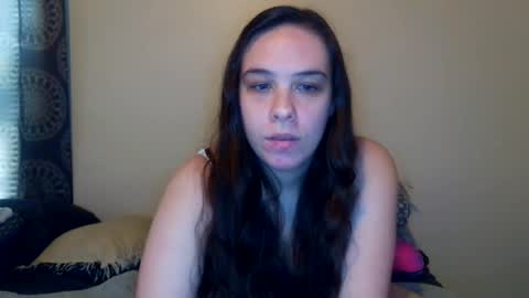 Snapshot of miss_sunshine01 chatting on 05/27/26, 04:04 Bella online show from 05/27/26, 04:04