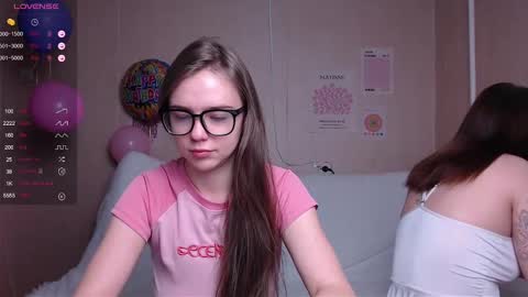 Snapshot of miss_sweetbb chatting on 12/13/24, 02:54 Bella online show from 12/13/24, 02:54