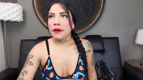 Snapshot of miss_vaiolette chatting on 04/22/26, 11:01 Vaiolette online show from 04/22/26, 11:01