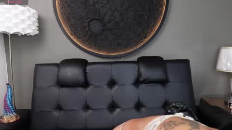 Snapshot of miss_vaiolette chatting on 04/23/26, 11:09 Vaiolette online show from 04/23/26, 11:09