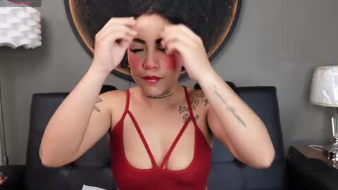 Snapshot of miss_vaiolette chatting on 04/25/26, 01:41 Vaiolette online show from 04/25/26, 01:41