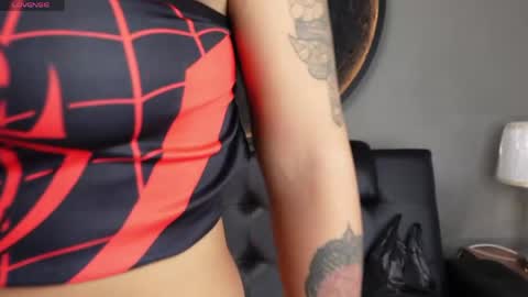 Snapshot of miss_vaiolette chatting on 05/08/26, 11:04 Vaiolette online show from 05/08/26, 11:04