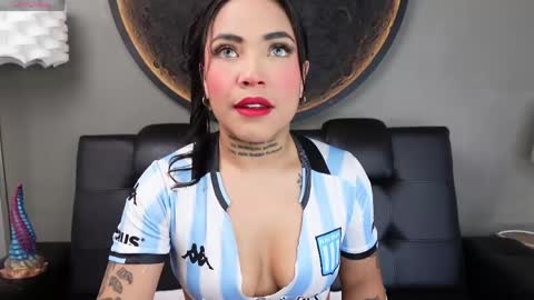 Snapshot of miss_vaiolette chatting on 05/30/26, 11:29 Vaiolette online show from 05/30/26, 11:29