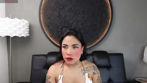 Snapshot of miss_vaiolette chatting on 06/01/26, 11:01 Vaiolette online show from 06/01/26, 11:01