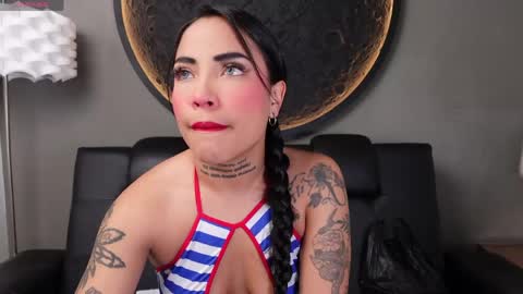 Snapshot of miss_vaiolette chatting on 06/06/26, 11:04 Vaiolette online show from 06/06/26, 11:04