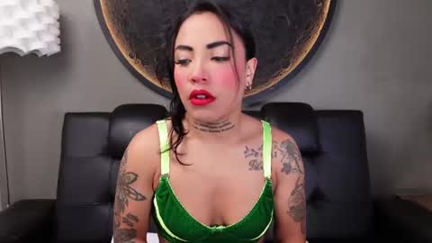 Vaiolette online show from 06/22/26, 11:07