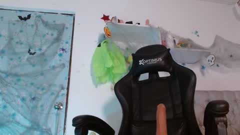 Snapshot of miss_valery2 chatting on 10/17/25, 12:58 hanna online show from 10/17/25, 12:58