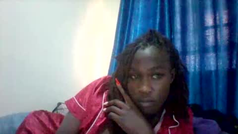 miss_vall online show from 11/19/25, 12:16