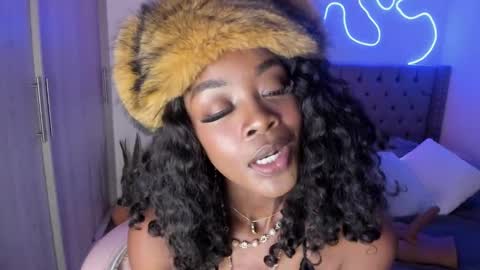 Tay Tay Independent Model   online show from 01/15/25, 07:15