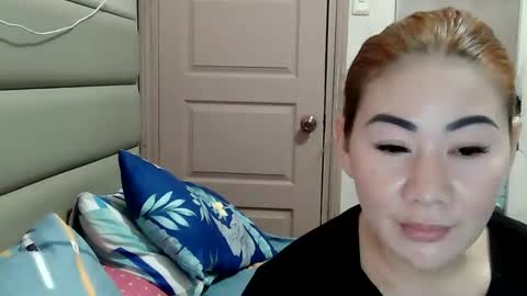 HOT MOMMY ZEPHYR online show from 04/17/26, 08:50