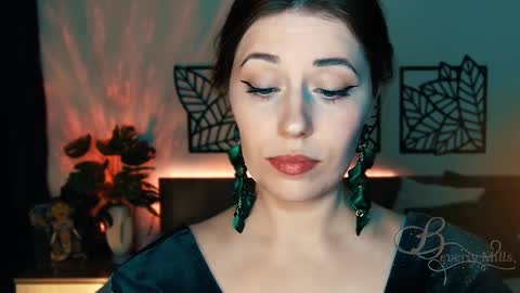 The divine Beverly online show from 01/24/25, 06:25