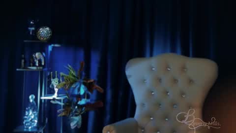 Snapshot of missbeverlymills chatting on 04/30/26, 04:41 The divine Beverly online show from 04/30/26, 04:41