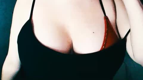 Snapshot of missbiny chatting on 05/29/26, 06:28 Avamlash online show from 05/29/26, 06:28