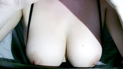 Snapshot of missbiny chatting on 07/17/26, 10:25 Avamlash online show from 07/17/26, 10:25