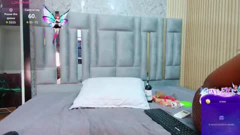 Miss Evelyn  online show from 12/18/25, 03:01