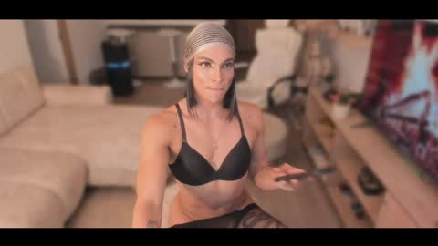 Charlotte independent model online show from 04/16/26, 09:39