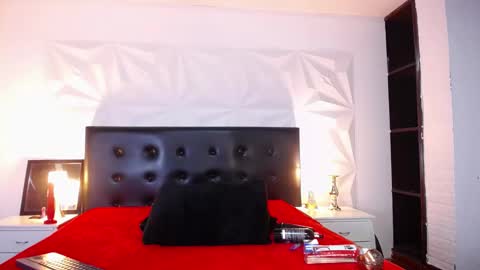 Snapshot of missellien chatting on 01/28/25, 05:35 Angela online show from 01/28/25, 05:35