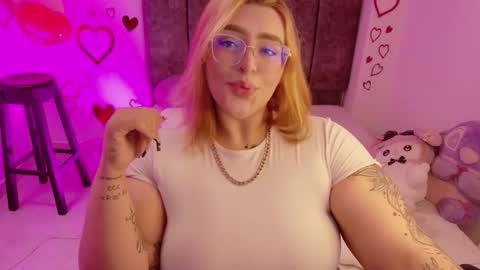 missevans_ online show from 02/11/26, 07:19