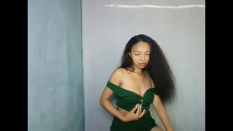 Snapshot of missfireangel chatting on 04/28/26, 07:24 MadagascarQueen online show from 04/28/26, 07:24
