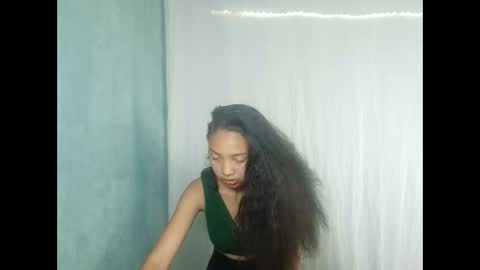 Snapshot of missfireangel chatting on 04/29/26, 10:41 MadagascarQueen online show from 04/29/26, 10:41