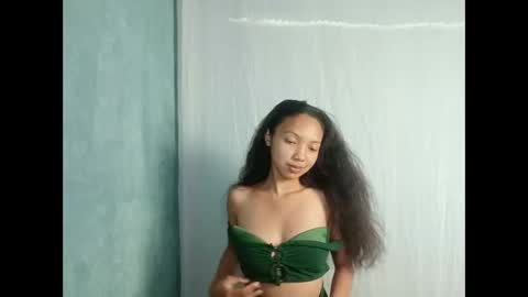 Snapshot of missfireangel chatting on 05/03/26, 11:27 MadagascarQueen online show from 05/03/26, 11:27