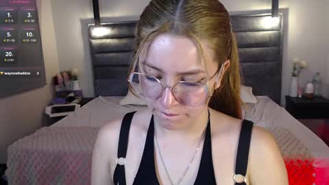 laila online show from 04/01/26, 08:28